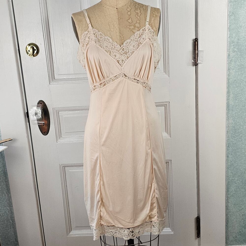 VTG Gaymode Penneys full length pale pink slip lace 38 Ave